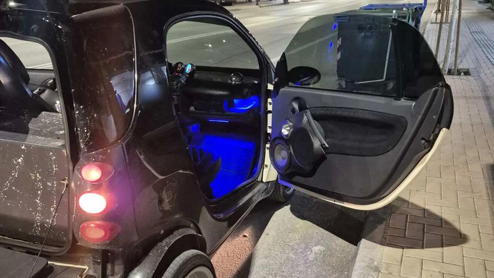 ΕΛ.ΑΣ.: Στο στόχαστρο το Ίλιον, γερανός σήκωσε αυτοκίνητα  